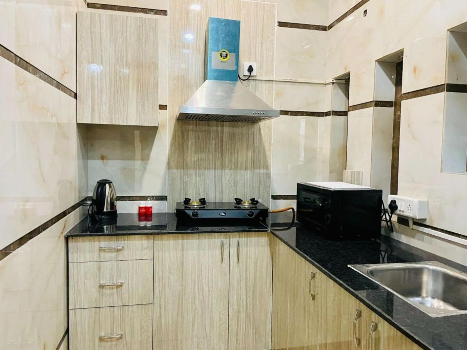 Bluo 1Bhk - Dlf Cybercity, Balcony, Lift, Parking 古尔冈 外观 照片