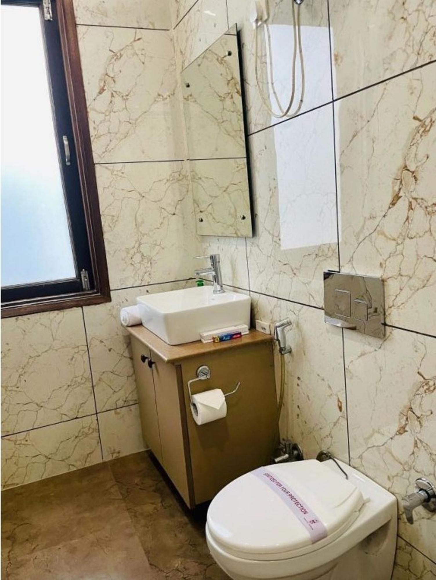 Bluo 1Bhk - Dlf Cybercity, Balcony, Lift, Parking 古尔冈 外观 照片