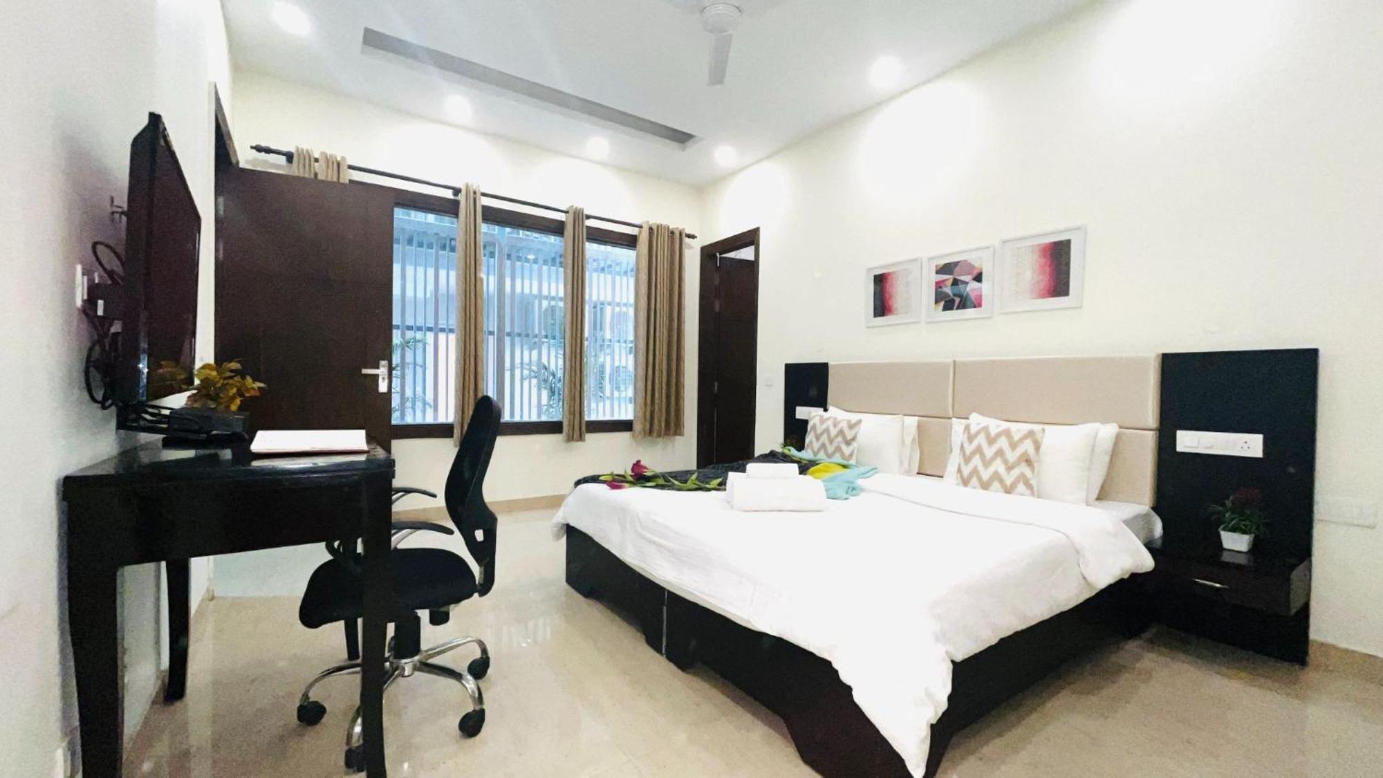 Bluo 1Bhk - Dlf Cybercity, Balcony, Lift, Parking 古尔冈 外观 照片