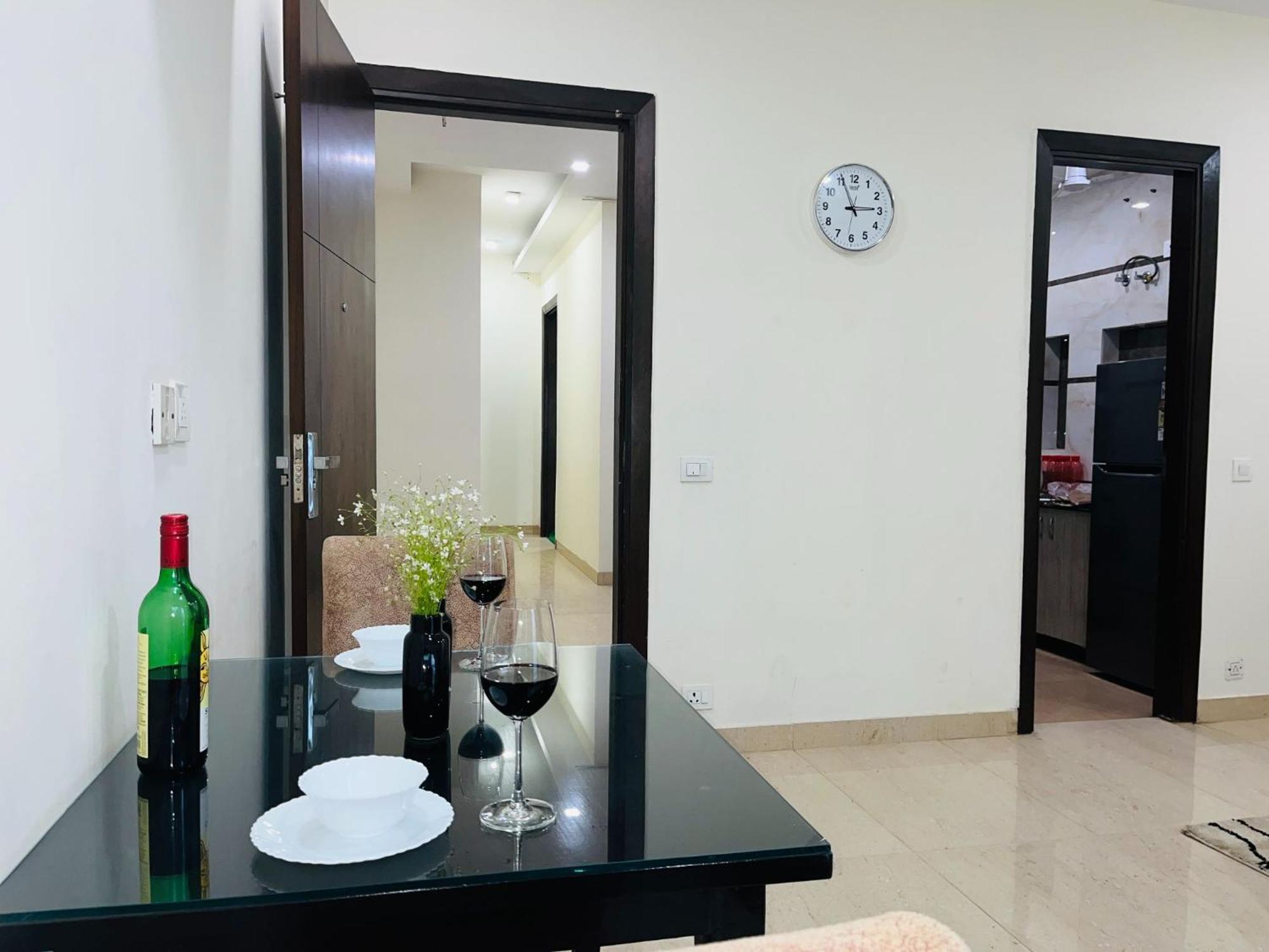 Bluo 1Bhk - Dlf Cybercity, Balcony, Lift, Parking 古尔冈 外观 照片