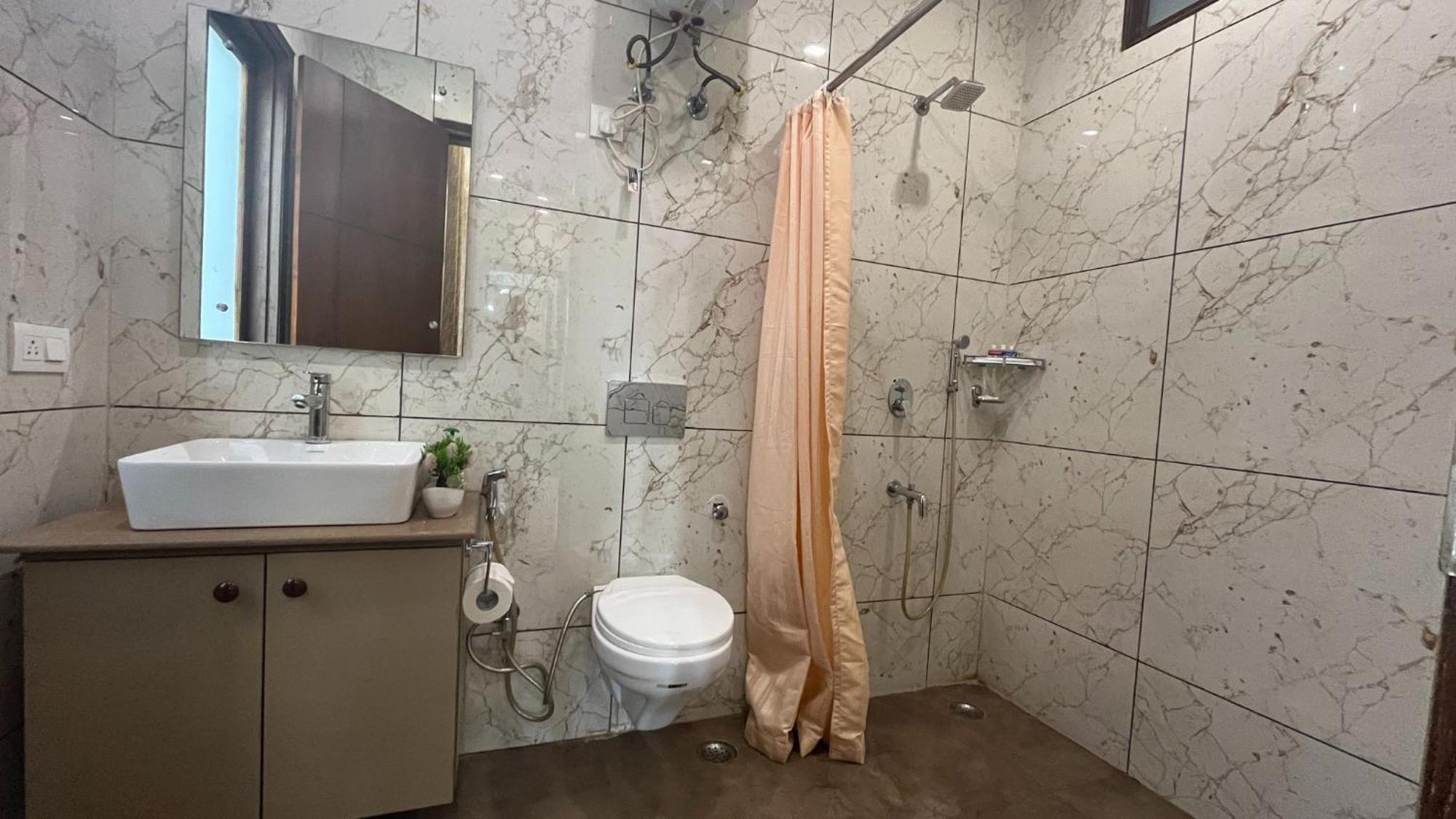 Bluo 1Bhk - Dlf Cybercity, Balcony, Lift, Parking 古尔冈 外观 照片