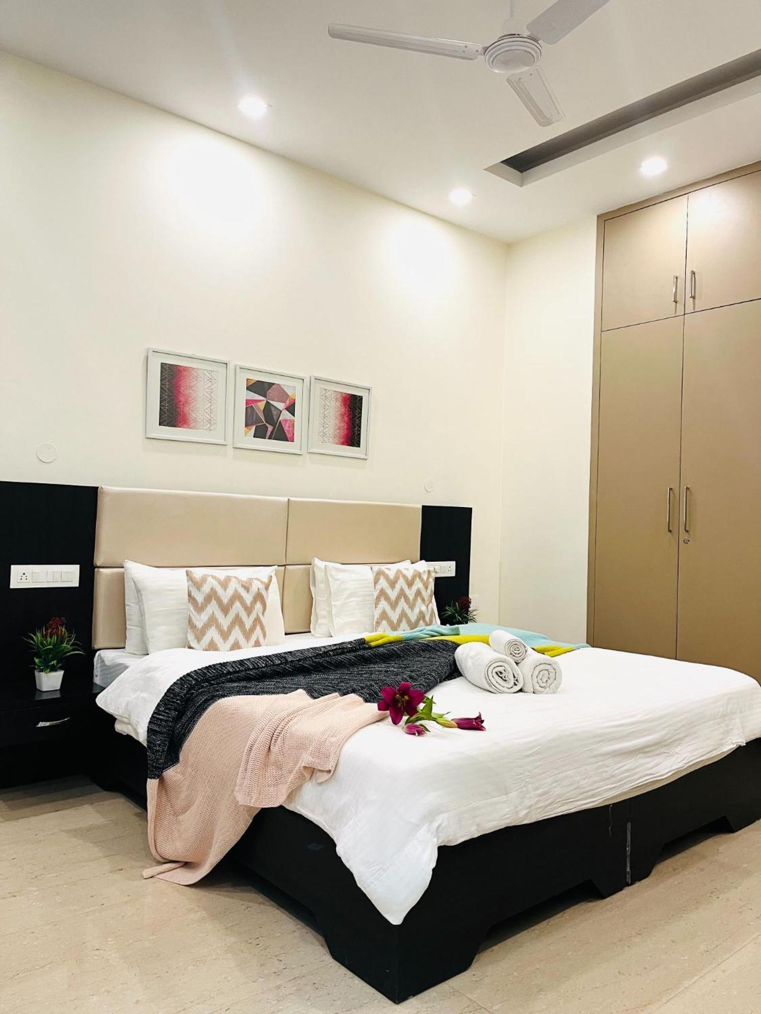 Bluo 1Bhk - Dlf Cybercity, Balcony, Lift, Parking 古尔冈 外观 照片